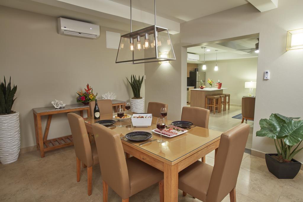 Divi Dutch Village Beach Resort 팜비치 외부 사진