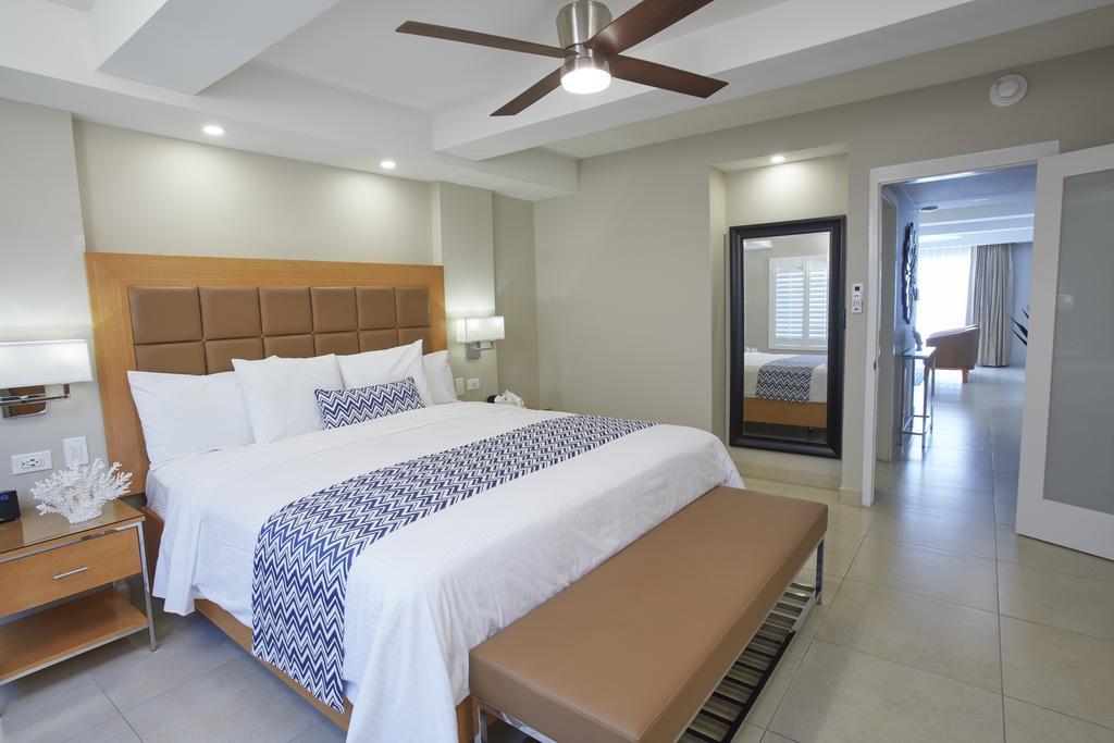 Divi Dutch Village Beach Resort 팜비치 외부 사진